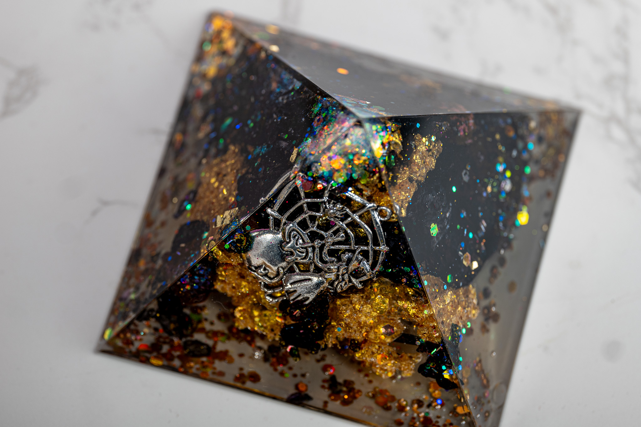 Die verfluchte Hexe des Kellers - Pyramide