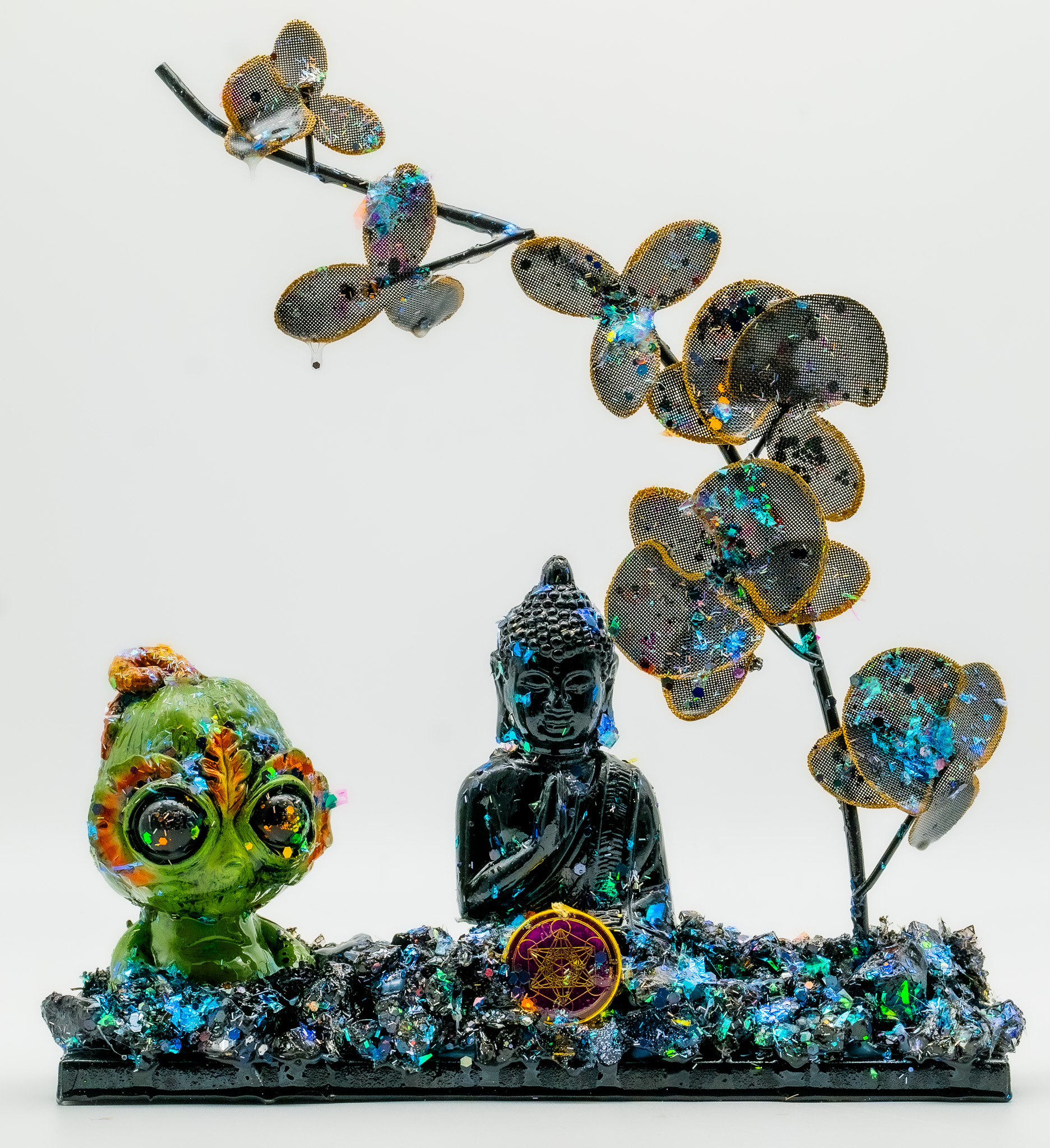 Alien und Buddha - Skulptur